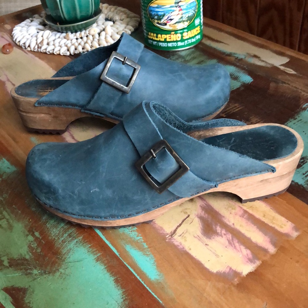 Sanita Leather Clogs (40) 9 "Like New"